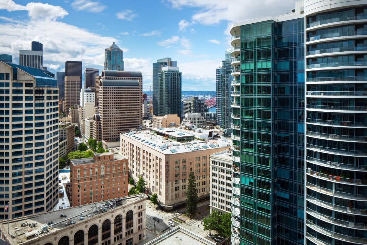 Premium Double Room with Two Double Beds and City View - Hearing Accessible/High Floor