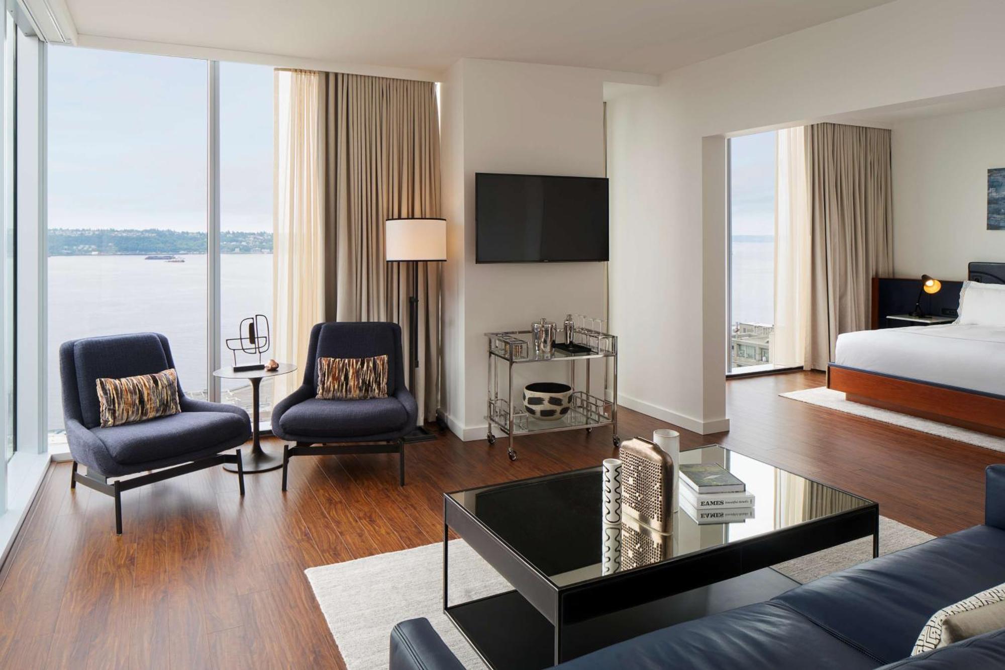 Studio Suite with Water View and Accessible Shower - Disability Access,1449077545:JPEG