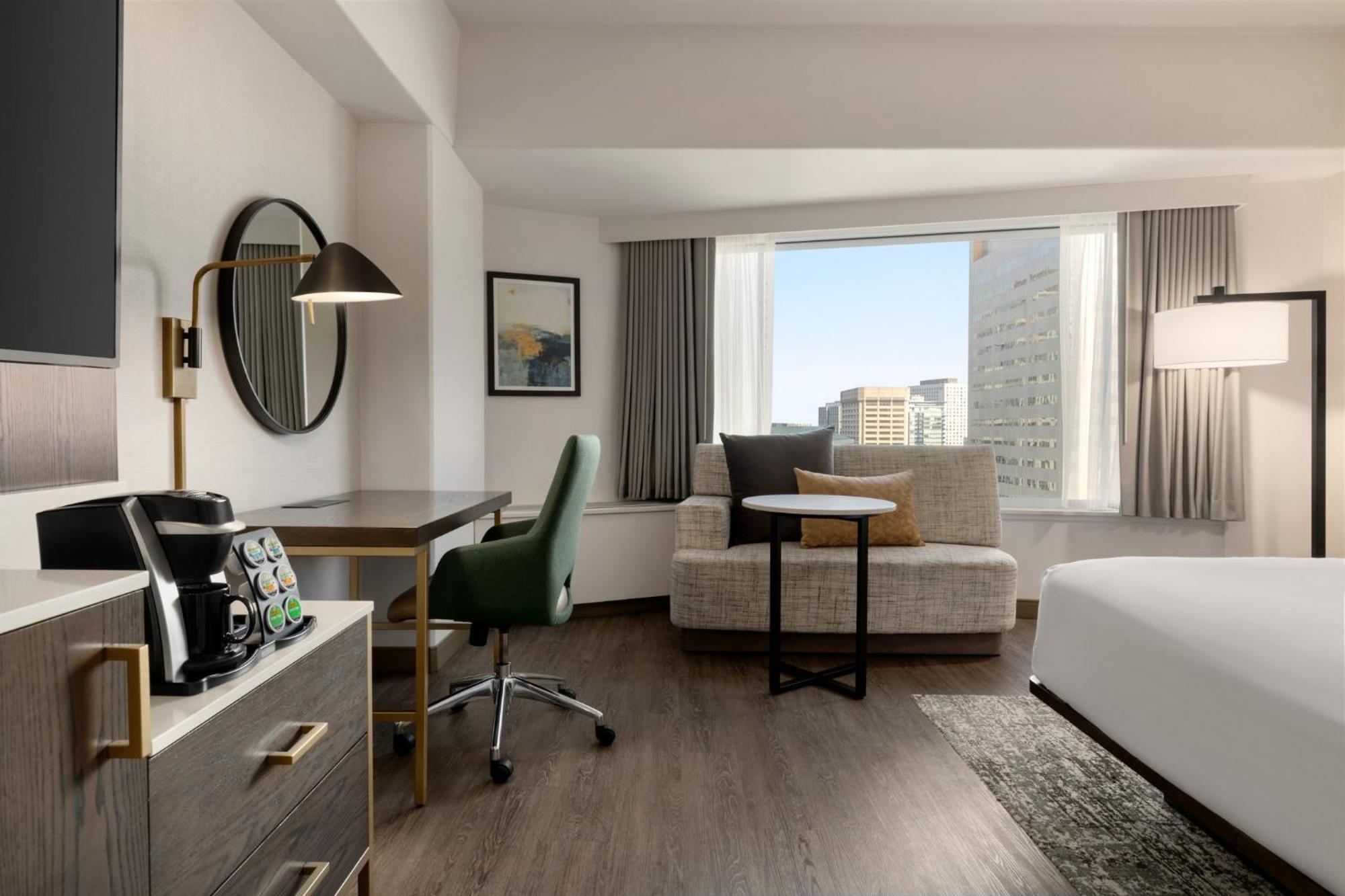 Premium King Room with Space Needle View,1739389855:JPEG