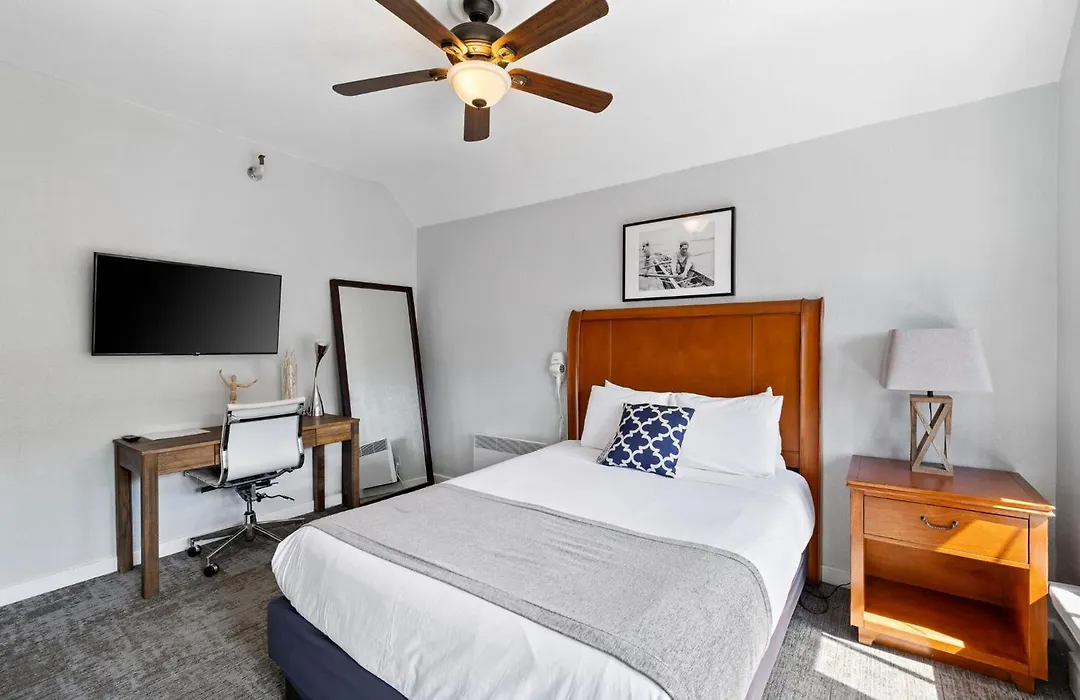 College Inn Hotel-1